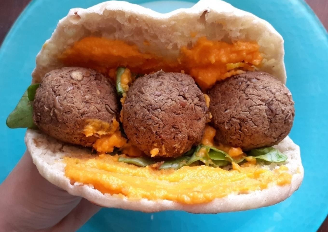 Pan pita sin levadura (en sartén) con albóndigas de lentejas