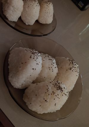 Una foto de Onigiris<3