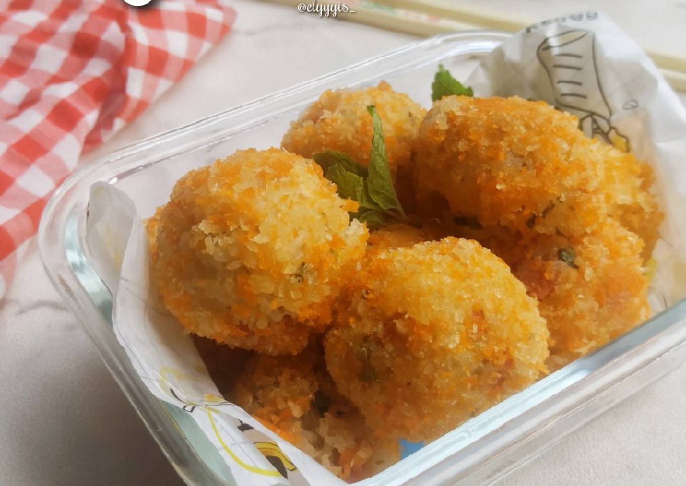 BOLA NASI (OLAHAN NASI SISA)