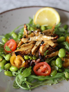 A picture of Mixed salad with edamame and sweet and sticky celeriac topping 🥗.