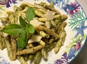 Una foto de espirales al pesto