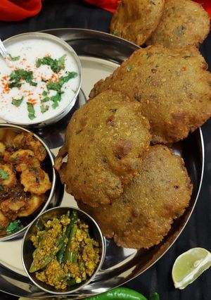 तीखी मसाला बाजरा पूरी (tikhi masala bajra puri recipe in Hindi) रेसिपी मुख्य फोटो
