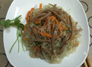 Hình của món Miến xào giò chả.