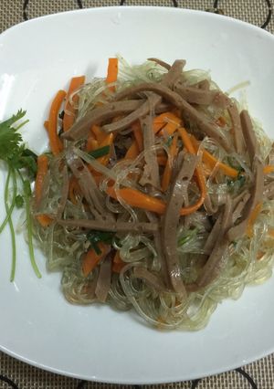 Hình của món Miến xào giò chả.
