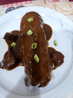 Una foto de Canelón de carrilleras de cerdo al vino tinto con setas de temporada