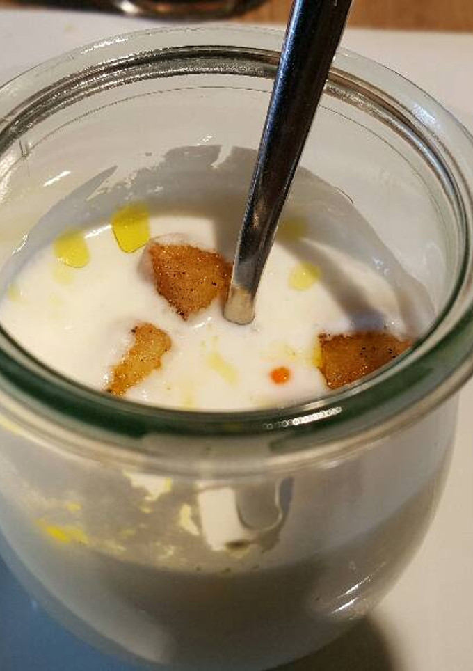 Una foto de Crema de espárragos con yogur