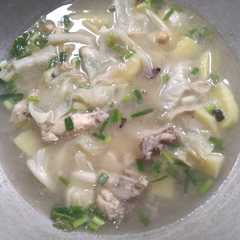 A picture of Sop ayam rumahan.