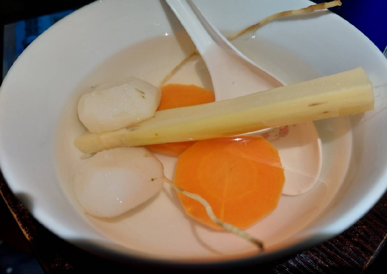 Chinese sugar cane and imperatae drink 竹蔗茅根水