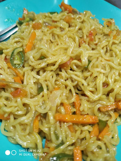 वेजीटेबलस मैगी नूडल्स (Vegetable maggi noodles Recipe in Hindi) रेसिपी मुख्य फोटो