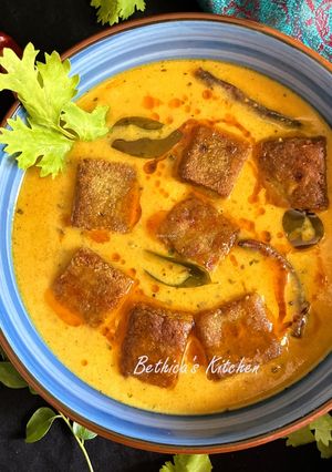 A picture of Indrahar ki Kadhi (Madhya Pradesh Cuisine in a Fusion style).