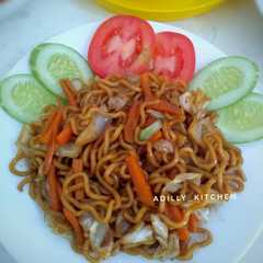 A picture of Mie goreng sederhana.