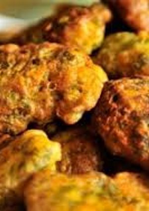Una foto de BUÑUELOS O TORREJITAS DE HOJAS DE REMOLACHA.....(hay que aprovechar las hojas cuando están lindas!!)
