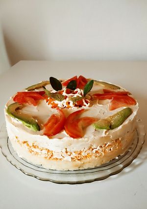 Una foto de Causa limeña con pollo desmenuzado