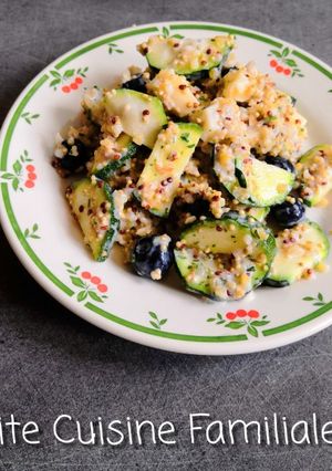 Une photo de Salade quinoa/boulghour, courgette, fromage et myrtilles