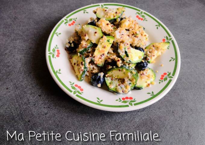 Salade quinoa/boulghour, courgette, fromage et myrtilles
