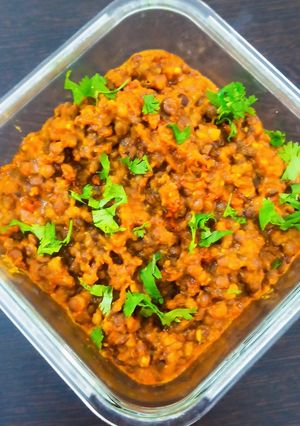 साबूत मसूर की दाल मखनी(sabut masoor ki dal makhani recipe in hindi) रेसिपी मुख्य फोटो