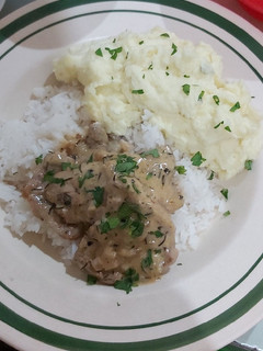Una foto de Lomo en salsa de pimienta