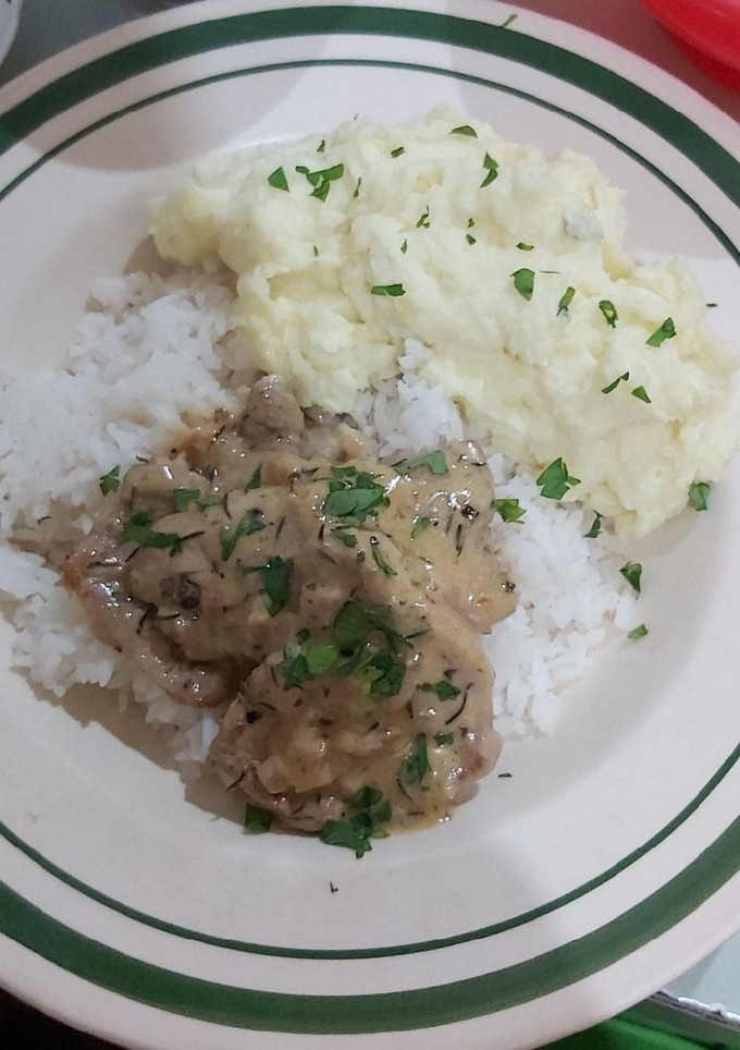 Una foto de Lomo en salsa de pimienta