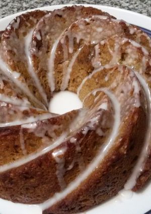 Una foto de Budín de máscabo y manzana en molde bundt