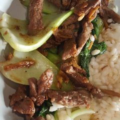 A picture of Beef with Pak Choi and Ginger.