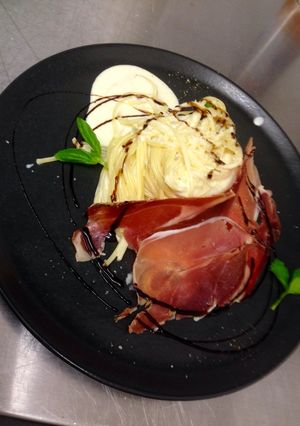 Foto di Spaghetti Cacio e pepe con prosciutto S.Daniele