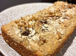 Una foto de Budín de banana y avena 🍯 🐝 🍌
