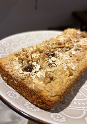 Una foto de Budín de banana y avena 🍯 🐝 🍌