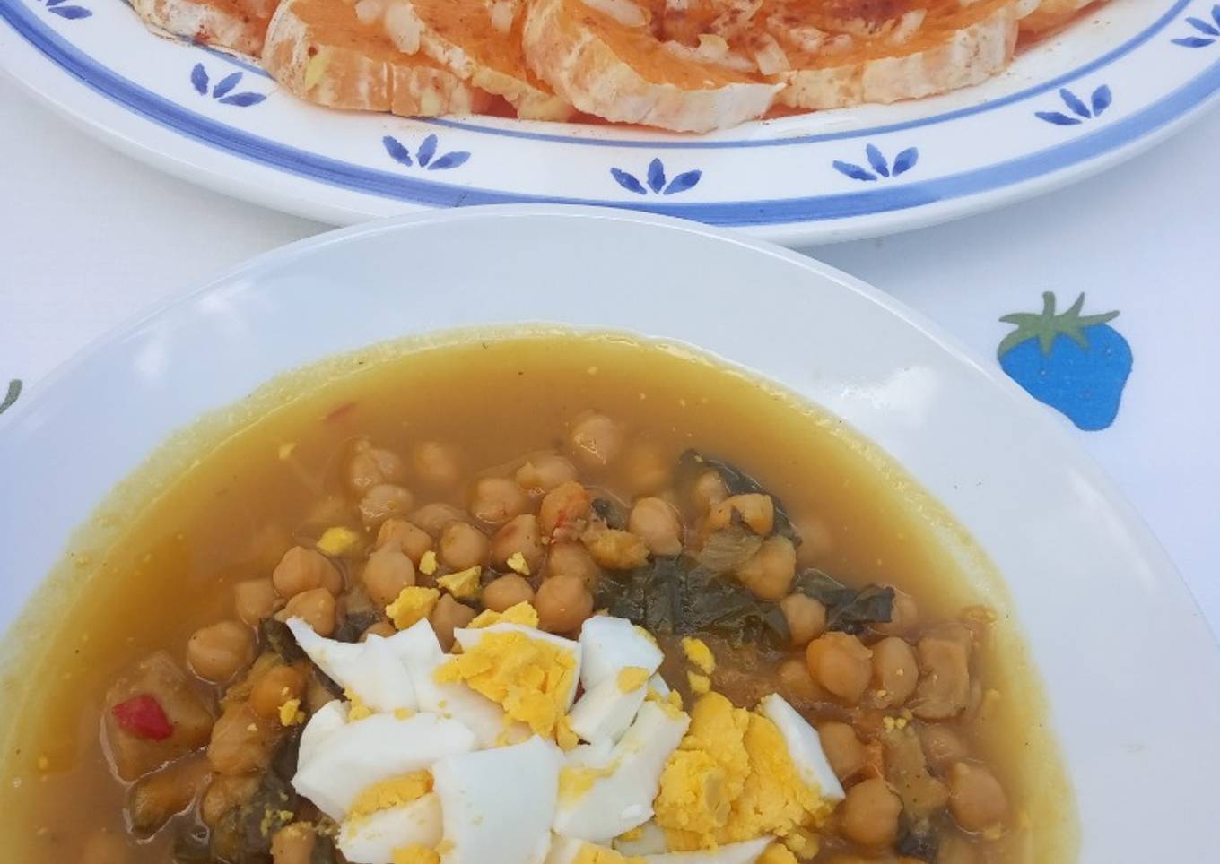 Garbanzos con Acelgas, Bacalao y Huevo Cocido