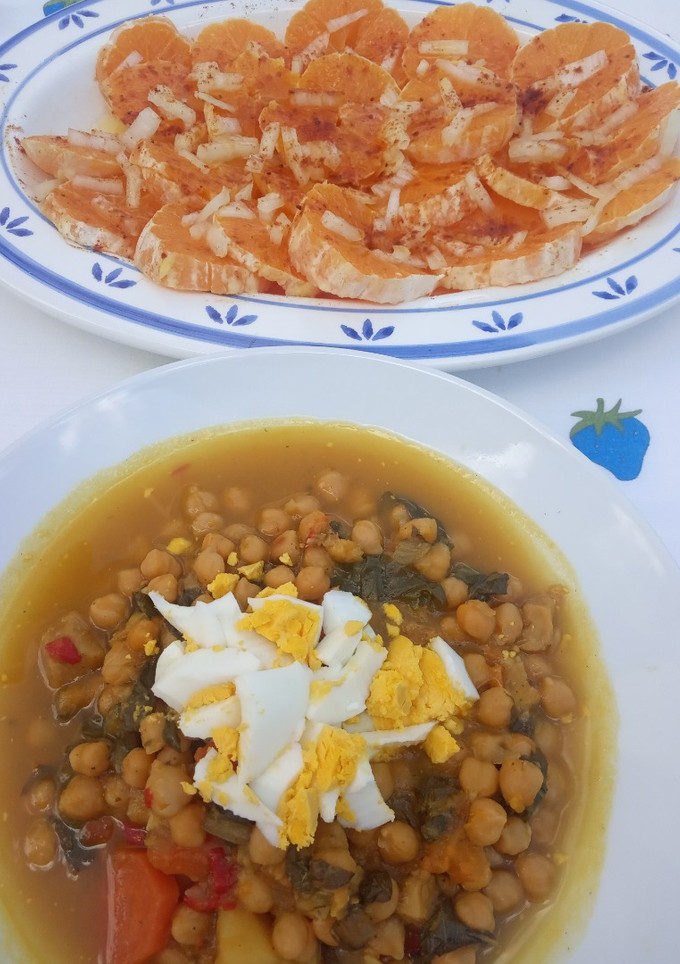 Una foto de Garbanzos con Acelgas, Bacalao y Huevo Cocido