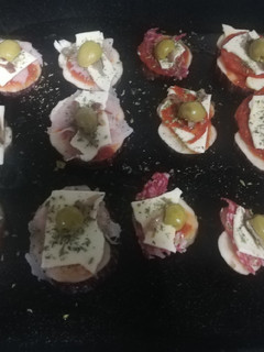 Una foto de Mini pizzas de berenjena