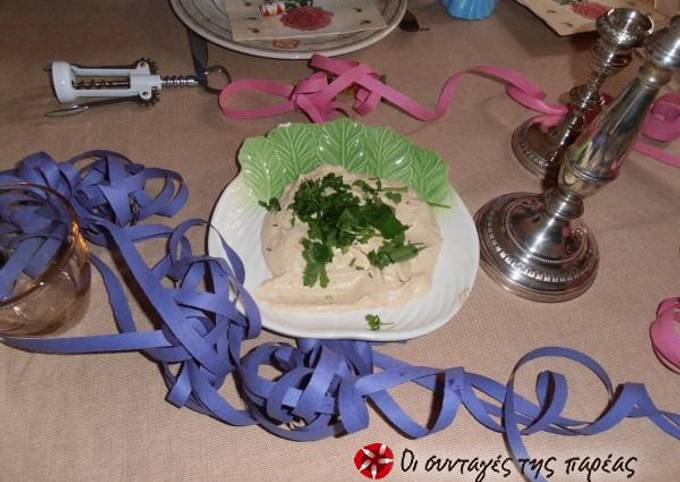 κύρια φωτογραφία συνταγής Μια ταραμοσαλάτα, όχι και τόσο “παραδοσιακή” για την Καθαρά Δευτέρα του 2012