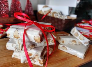 Una foto de Turrón de almendras y maní casero y fácil! 💯
