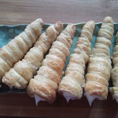 A picture of Cream rolls.