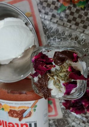ન્યૂટેલા ચોકલેટ પાન ગ્રીક યોગર્ટ (Nutella Chocolate Paan Greek Yoghurt Recipe In Gujarati) રેસીપી મુખ્ય ફોટો