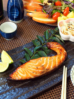 玉泉清酒香烤鮭魚排 的食譜成品照片