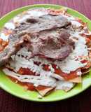 Chilaquiles rojos con bistec