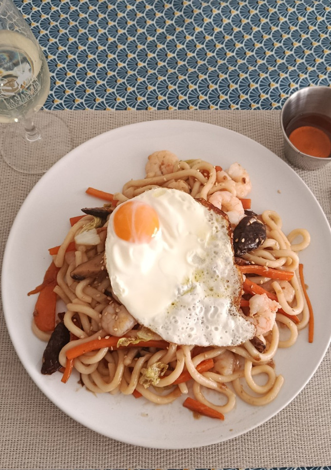 Una foto de Udon con gambas