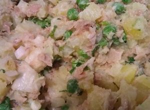 Una foto de Ensalada de atún y papas