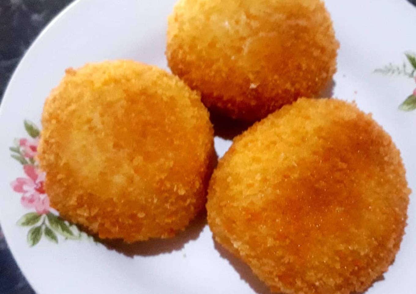 Roti goreng ayam kentang