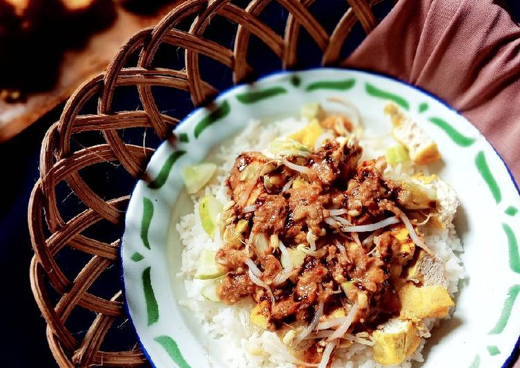 Cara Gampang Menyiapkan Nasi Lengko, Enak Banget