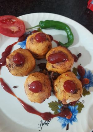 आलू बड़ा (aloo vada recipe in Hindi) रेसिपी मुख्य फोटो
