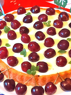 Foto di Torta morbida alle ciliegie con crema pasticcera