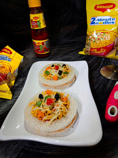 મેગી ડિસ્ક પીઝા (Maggi Disc Pizza Recipe in Gujarati) રેસીપી મુખ્ય ફોટો