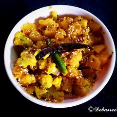 Fried potato and cauliflower with white sesame seeds A picture of Fried potato and cauliflower with white sesame seeds.