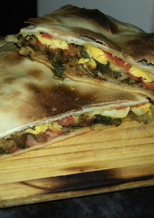 Una foto de Tarta criolla de carne con verduras 😋 con masa para tarta salada casera