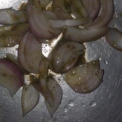 A picture of Green chutney onion salad.