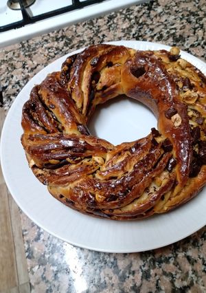 Una foto de Rosca de chocolate y avellanas