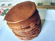 Una foto de pancakes de naranja