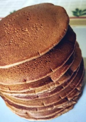 Una foto de Hotcakes de Nesquik y Naranja sencillos