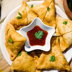 A picture of Bazaari aloo samosa.